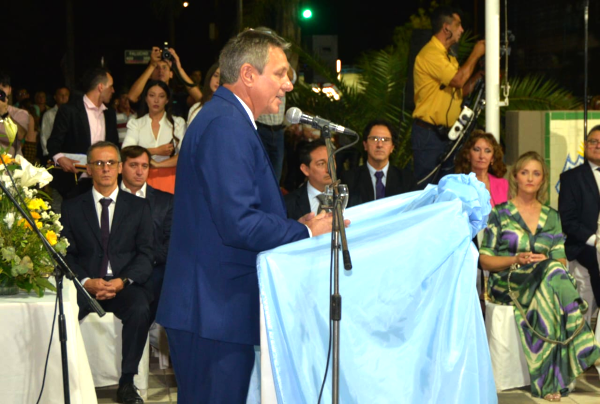 Rubén Rach dando su primer discurso como intendente.