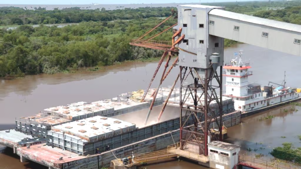 Dragado riacho de acceso al Puerto de Barranqueras, esto mejoraría el transporte de granos por la Hidrovía, descongestionando las rutas.