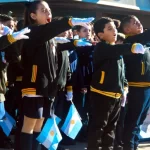 Alumnos de Chaco jurando lealtad a la Bandera Argentina.