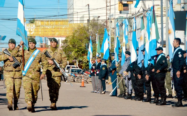 Desfile por el Día del Bandera en Sáenz Peña, Chaco.