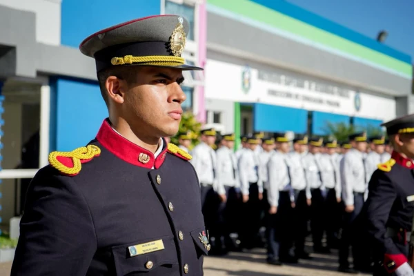 Cadetes de la Policía del Chaco en el Día de la Bandera