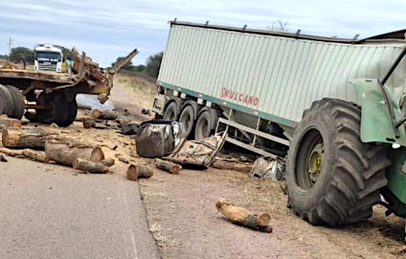 Choque en Quimilí entre camión y tractor
