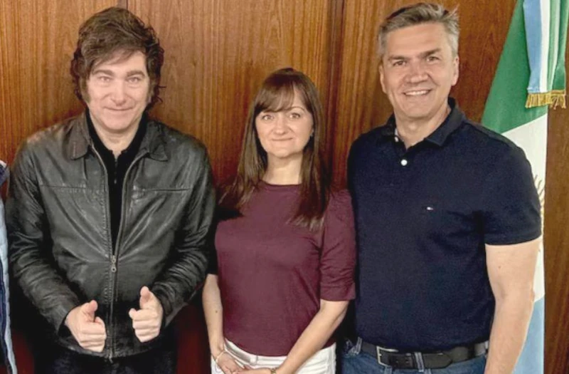 Zdero junto a Milei