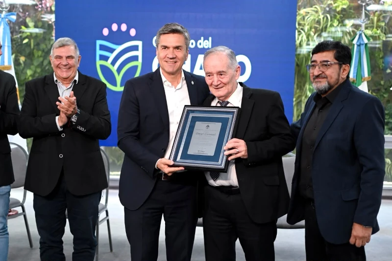 Zdero reconociendo a pastores evangélicos
