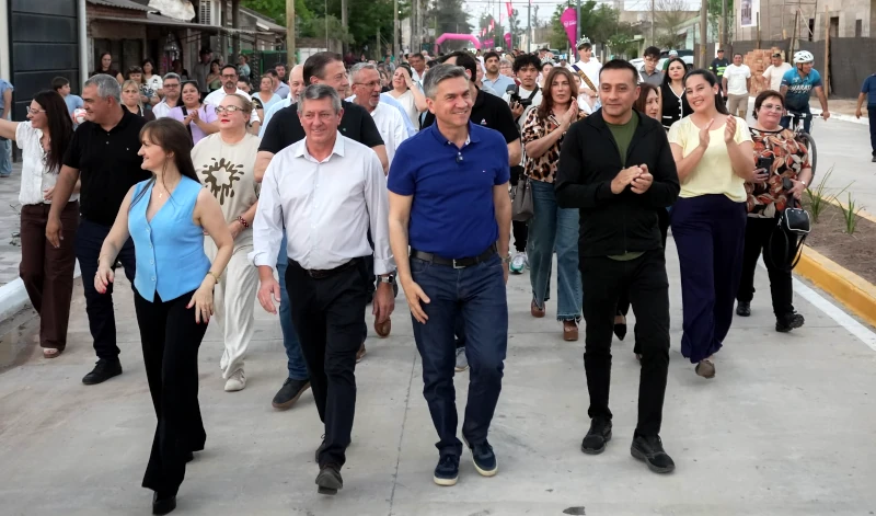 Inauguración pavimento caseros