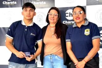 Entrega de carnet de conductor a alumnos en Charata